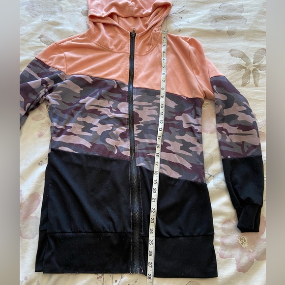 Long Fitted Hoodie - Picture 5 of 7